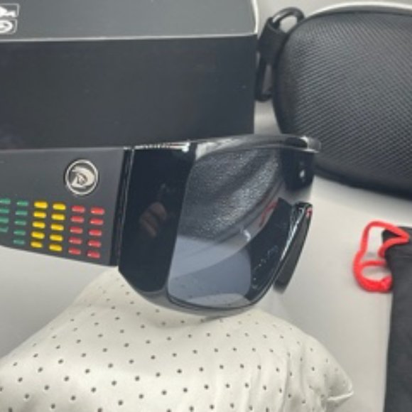 TWO Premium Sunglass Bundle - Picture 9 of 11